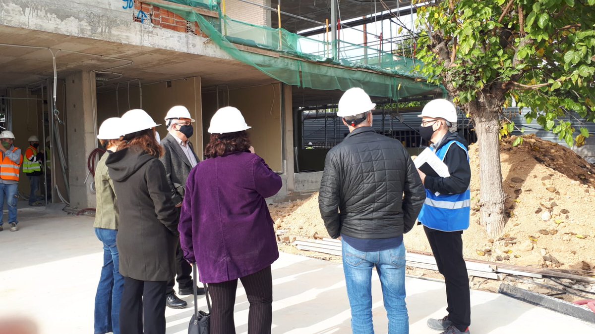 📸 Les obres de construcció de la nova Escola Agnès de #Sitges estan molt avançades <a href="/AgnesdeSitges/">Agnès de Sitges</a>

🏫 Avui el #conseller <a href="/JosepBargallo/">Josep Bargalló Valls</a> ha visitat els treballs i ha escoltat les explicacions dels tècnics. Ho ha fet acompanyat de l'alcaldessa, Aurora Carbonell <a href="/aurorasitges/">Aurora Carbonell i Abella</a>