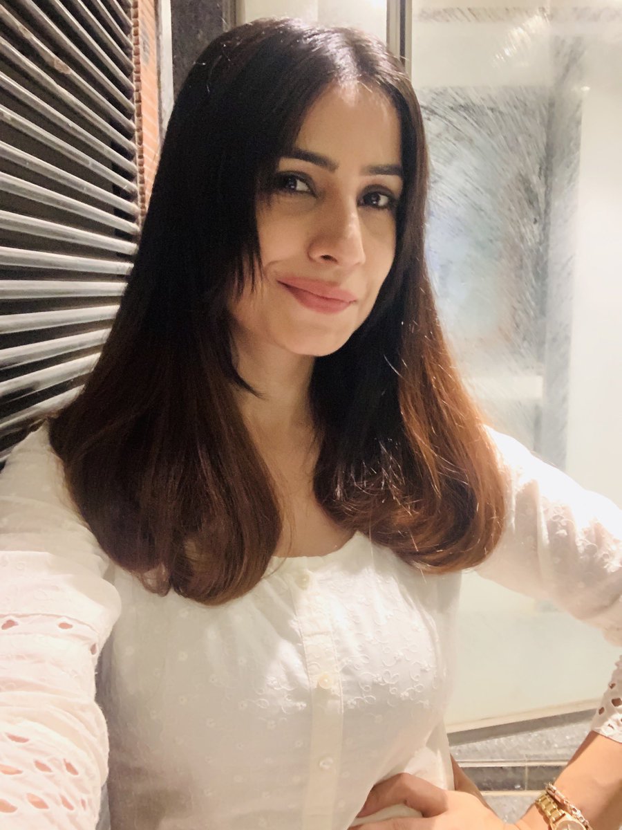 pinkysi26436938's tweet photo. Wish you a very happy “DHANTERAS and “CHHOTI DIWLAI” to y’all !!😁💰💥⚡️🌟✨
:
:
#dhanteras #chhotidiwali #diwali #festiveseason #diwalicelebration #favoritecolorwhite #festivevibes #sweets #crackers #diya #lamp #postiveness #blessed #grateful #gratitude #pinkysinghartist https://t.co/31xPZF9CwE