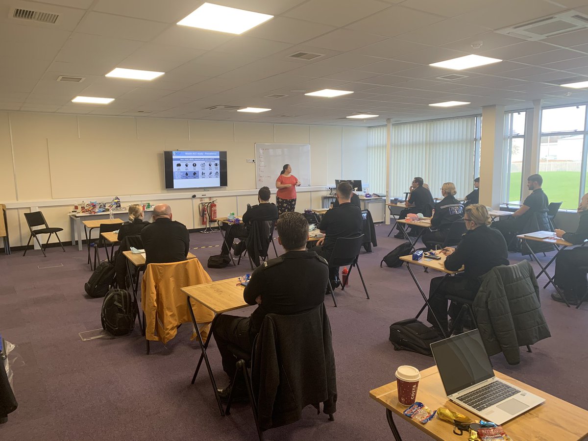 Natalie69731538's tweet photo. Brilliant end to the week. Our amazing @swpolice  new recruits learning how a range of factors can influence a person level of vulnerability and how we can prevent trauma and mitage the effects by #Earlyinterventionandprevention #resilience . Wonderful group. https://t.co/0LploXSNO1