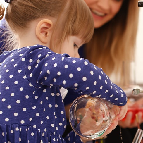 💧Depuis la fin de la pénurie de gel hydroalcoolique et l'arrivée de normes strictes, y a t’il un intérêt à se lancer dans une #fabrication #maison  ? Bonne ou mauvaise #idée selon vous ? 👨‍🔬
exigiene.com/blog/articles/…