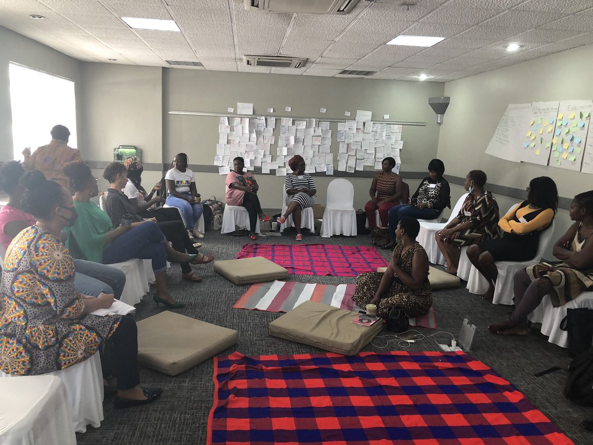 NLinZimbabwe's tweet photo. Business management 📈Packaging & Marketing 🕸; Access to export markets 💶& Wellness ⚖️. This is what women attending the Female Entrepreneurship Masterclass #FEM2020 are learning. Thanks to @PUM_nl reps @DrDNdhlukula & @peezack; @hivosrosa, ZADT & @ZimTradeAlerts. https://t.co/3827B2ZzD9