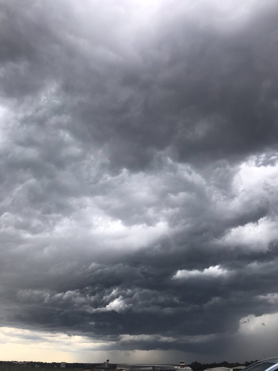 Vouls1969's tweet photo. This was a gorgeous view this afternoon.                            #storm #SydneyStorm #sydneyweather #Sydney https://t.co/IWkRUVFdL0