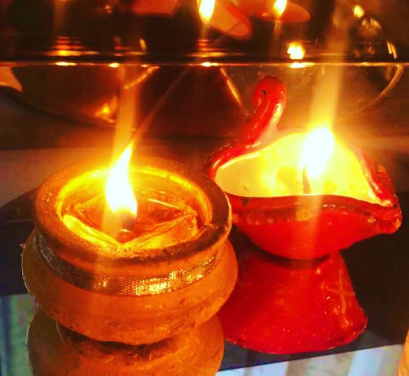 Wishing a #HappyDiwali to all celebrating this weekend. #Diwali is a celebration of light. Celebrations may be different this year, but it is important to keep safe. Visit our @Southern_NHSFT Inclusion webpage for a range of info, advice & resources to ensure a safe & joyous time