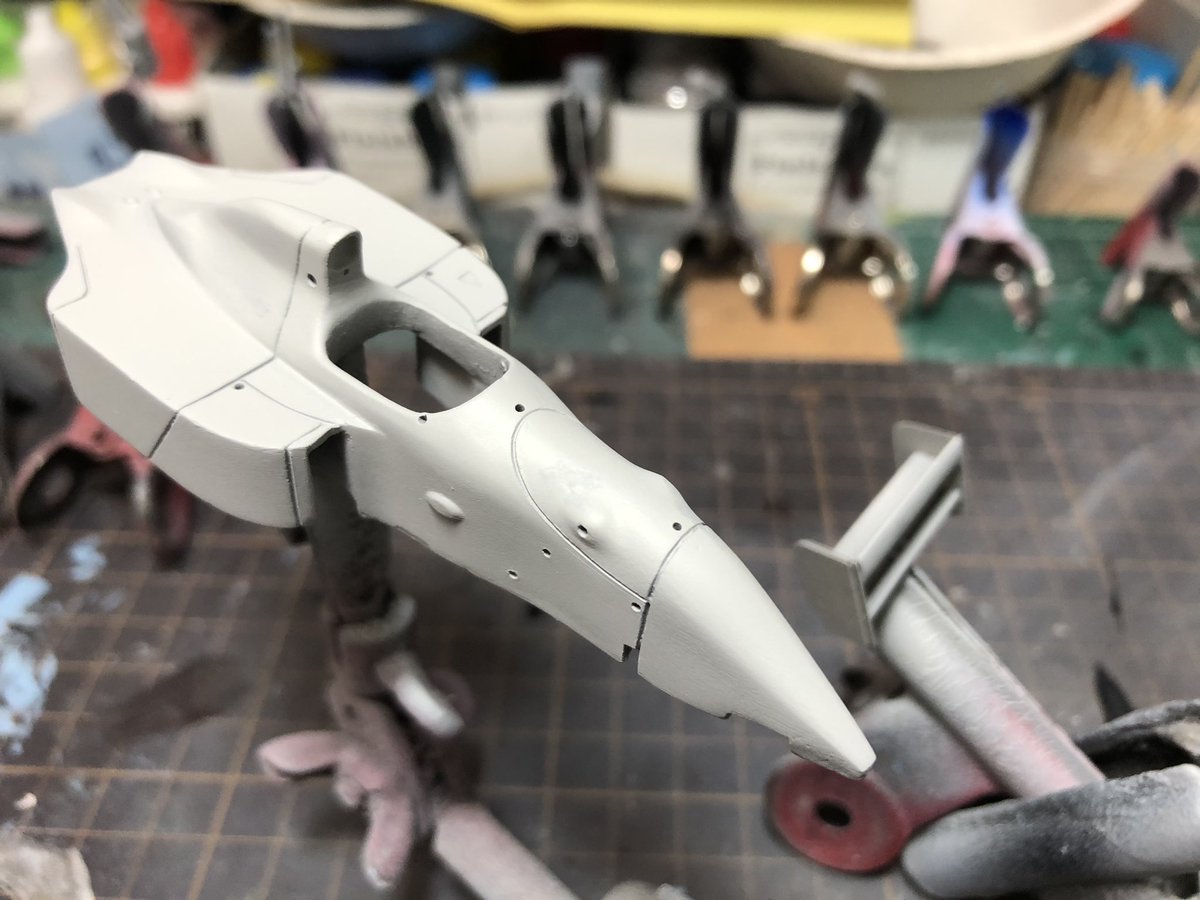 Finisher S 1 43ベネトンb190bの製作を始めました Finisher Sのアクリルブラサブグレーを下地に ファンデーションホワイトを塗装 乾燥後にピュアイエローを塗装 黄色はムラが出やすいので慎重に 薄く10回程度塗装します ベネトンb190b Finishers