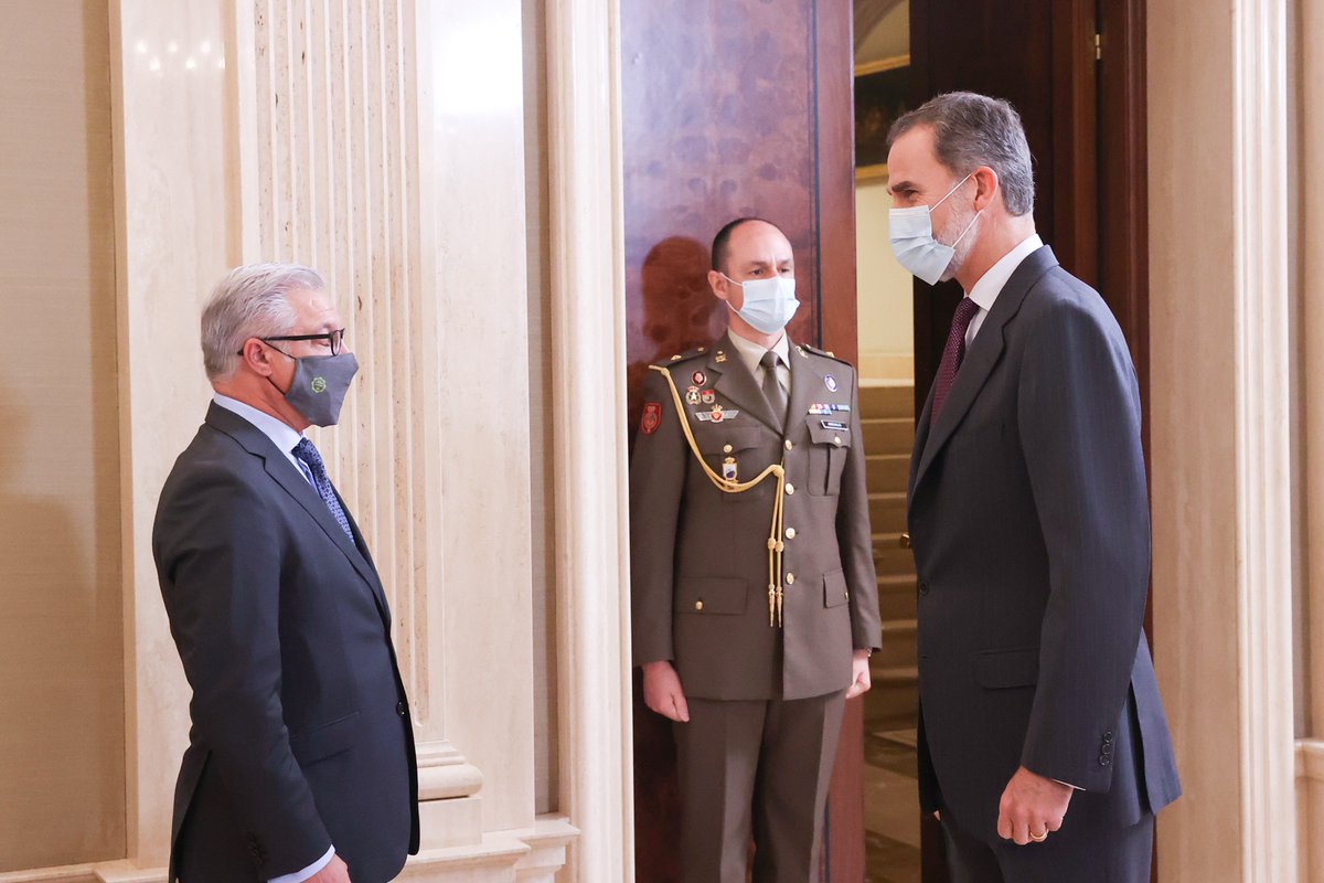 CasaReal's tweet photo. Audiencia del Rey a la Agrupación Española de Empresas Exportadoras (ARVET), con motivo de su 50º aniversario. https://t.co/xnDjelMbOh https://t.co/llXFMnGcxS