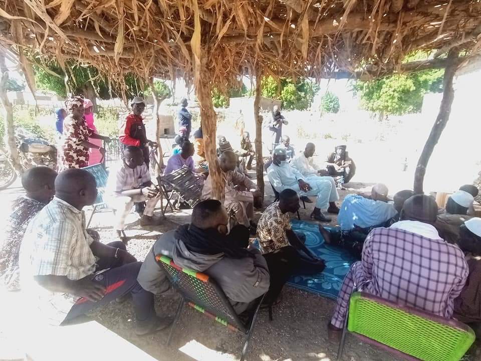 MoussaMaraMali's tweet image. Après Kayes, j'ai entamé ce vendredi matin une tournée régionale sur Koulikoro.
Arrivé à Tioribougou dans le cercle de Kolokani, j'ai effectué des visites aux notabilités de la ville avant de poursuivre les salutations un peu dans la profondeur à Bablébougou.