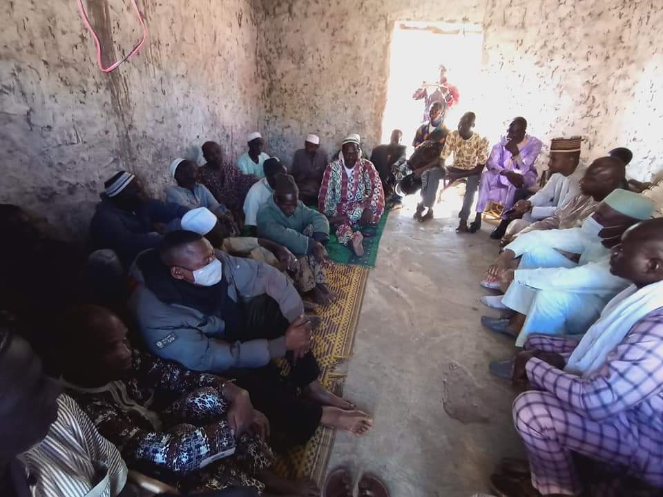 MoussaMaraMali's tweet image. Après Kayes, j'ai entamé ce vendredi matin une tournée régionale sur Koulikoro.
Arrivé à Tioribougou dans le cercle de Kolokani, j'ai effectué des visites aux notabilités de la ville avant de poursuivre les salutations un peu dans la profondeur à Bablébougou.