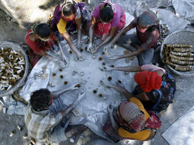 chocolatchef9's tweet photo. What will they eat this Diwali, will the kids go to school? @ArvindKejriwal @narendramodi
#हम_तो_पटाखे_फोड़ेंगे https://t.co/Aohm0oEVcM