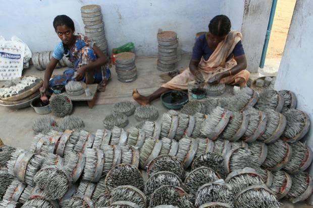 What will they eat this Diwali, will the kids go to school? <a href="/ArvindKejriwal/">Arvind Kejriwal</a> <a href="/narendramodi/">Narendra Modi</a>
#हम_तो_पटाखे_फोड़ेंगे
