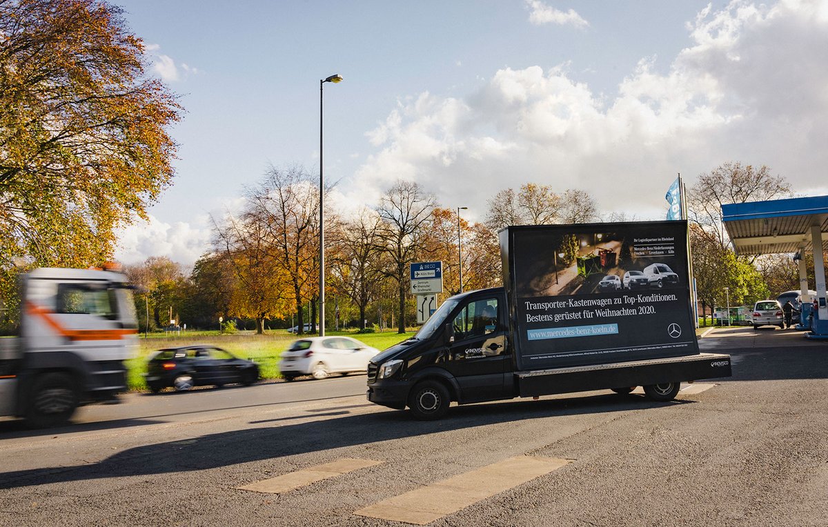 Inovisco's tweet photo. Unterwegs für @MercedesBenz_DE &amp; @Daimler mit unseren maximal auffälligen #LitoTubes:

📍#köln
📍#frechen
📍#koblenz

▶️ https://t.co/9dJRUUBphT

#inovisco #wirbdochwoduwillst #litotube #daimler #mercedes #mercedesbenz #cologne #mobilemedia #ooh #outofhome #marketing #promotion https://t.co/oZZDFzsuBe