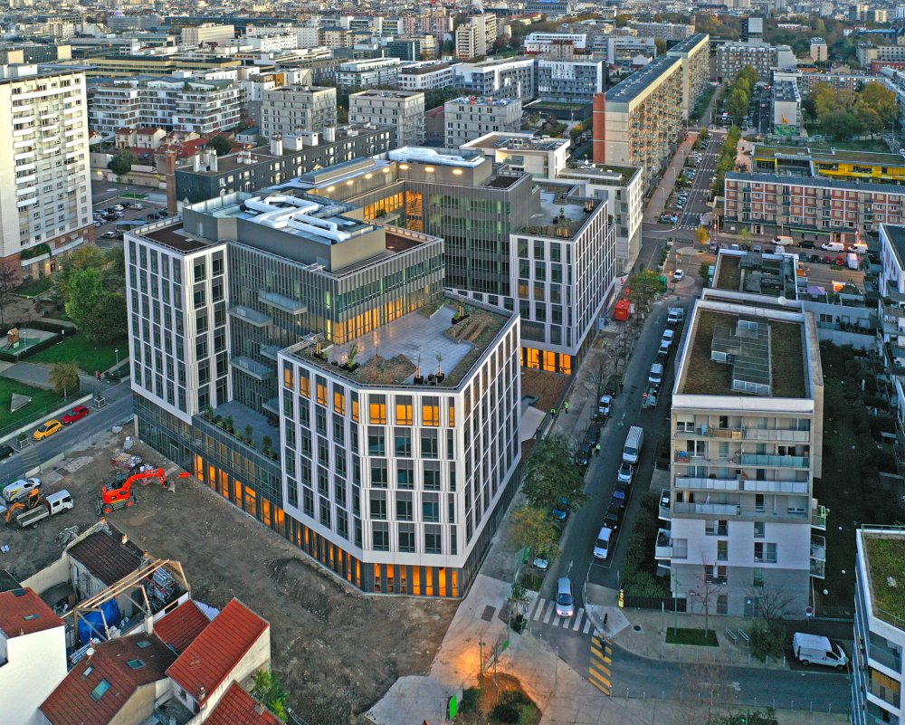 ArteCharpentier's tweet photo. LIVRAISON//
#Osmose vient d’être livré à #IDEVE, après 24 mois de travaux réalisés par le #GroupeLegendre.
Ouvert sur la ville, cet immeuble de #bureaux de 16500m² offre 2200m² d'espaces extérieurs.
L'agence a conçu l'architecture, l'architecture intérieure et le paysage. https://t.co/FNzkxBsxWZ