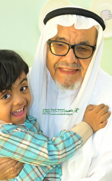 Onaizahorgsa's tweet photo. حين يحتضن الأباء أبناءهم من ذوي الإعاقة فإن فواصل الفرح والسعادة ستعزف أجمل مقاطع الحب والحنان .. من هنا والدنا م. عثمان الخويطر يحتضن أبناءه بالجمعية بكل حب كوالدٍ حنون.. وقريبًا سنحتفل معه بإنتهاء٣مراكز تحمل إسمه بالجمعية منها مركز للتأهيل المهني"رجال-نساء" ومركز لمتلازمة داون. https://t.co/TQDAbVuEEh