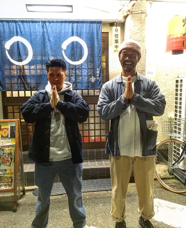 fou_terminal's tweet image. 『ベクトルは違うけど同じ目的地を目指してて、行き着くまでの道のりが違うだけの話』
12/2に新譜”Laugh now, Cry later”をリリースするTHRHのVo.タジリテツヤと、レーベルオーナーKiMのVo.江頭によるサシ飲み対談前編！興味深いスタンスの違いは必読！

fou-terminal.com/taidan6

#fou_terminal #THRH