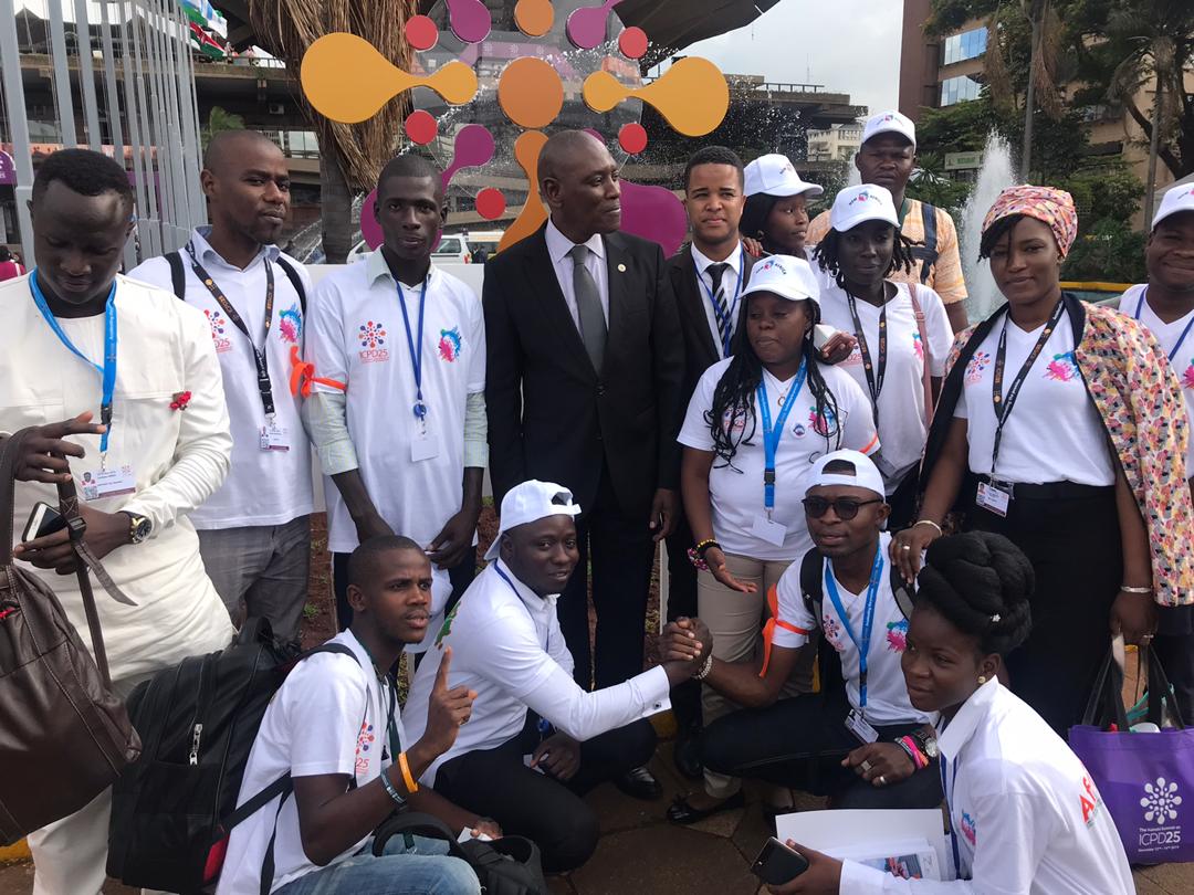 InoussaFarid's tweet photo. #ICPD25+1, Merci à @MaliAfriyan pour ce présent à @JosianeYaguibou, REP @UNFPA_TOGO. 
#PutYoungPeopleFirst, l'engagement continu pour @AfriYAN24. 
Chaque jeunesse doit connaître sa capacité, ses limites afin d'être un bon leader pour sa communauté et son pays. https://t.co/PFV7SN68p5