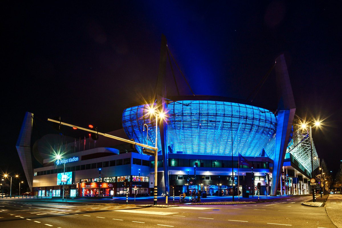 PSV's tweet photo. Eindhoven. ✨
𝑪𝑰𝑻𝒀 𝑶𝑭 𝑳𝑰𝑮𝑯𝑻 💡 for a reason! 

#gloweindhoven https://t.co/A5WjCrGfjl