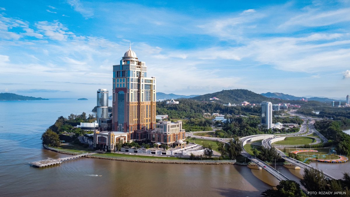 xie_d's tweet photo. Pusat Pentadbiran Negeri Sabah | Kota Kinabalu

#rawaktografi
#dji 
#mavicmini 
#drone 
#ppns 
#sabah 
#kotakinabalu 
#pkpb 
#staysafe https://t.co/i8tbw9nZKR