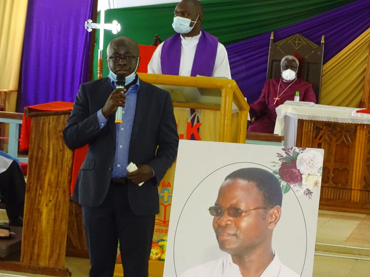 asekamiradi's tweet photo. Today I   joined family, relatives and friends for a mass service of the late Dr. Daniel Alushula at A.C.K  Kakamega.
Burial to be held at the late's home, Emunyali  Khushiku Sub-location in Kisa Central Ward tomorrow Saturday 14th. https://t.co/vTkf34DrRR