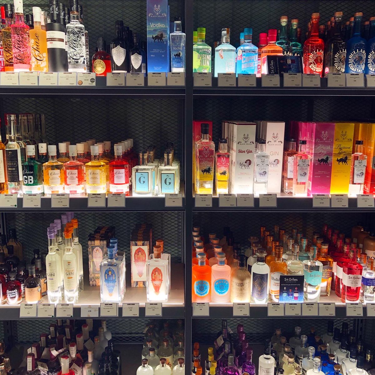 Let the weekend be-gin! 🍸 Can you spot your favourite? You can shop our great range of gins and much more in our lower ground floor and online at jarrold.co.uk