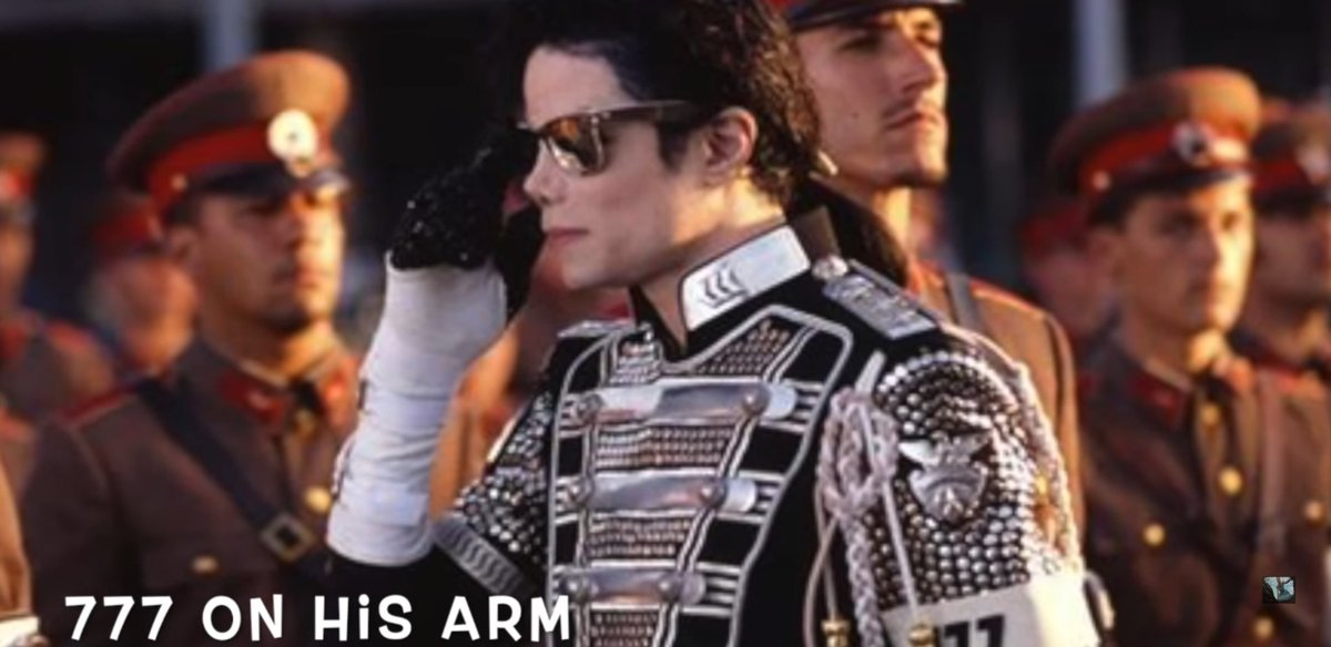 ▪︎M.J est vêtu d'une veste représentant l'armée mais pas que ça, sur le col on y voit 777 ▪︎Neverland indique également la même heure que 17 à posté. ▪︎Le magasin Q , MJ fait la couverture. Mort dissimulée ? Tout me laisse penser que Ouii.