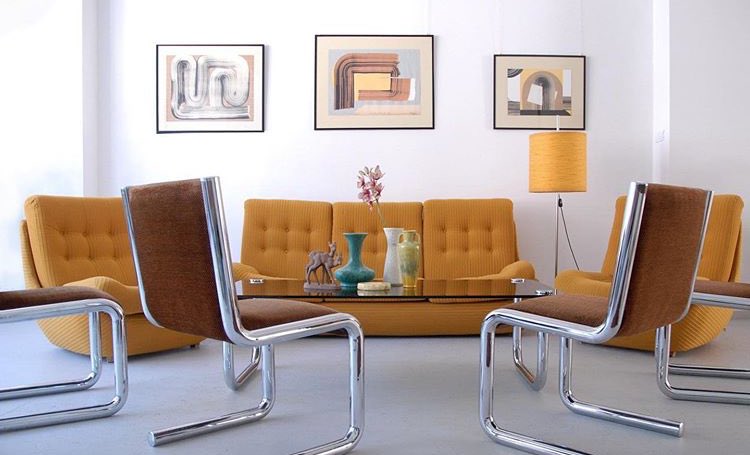 13. LUBIĘ RZECZYJest to internetowy salon wyposażenia wnętrz w stylu vintage. Znajdziecie tam oryginalne przedmioty z lat 50. lub 60. To także sklep dla osób z większym budżetem.strona internetowa:  http://lubierzeczy.pl&nbsp;