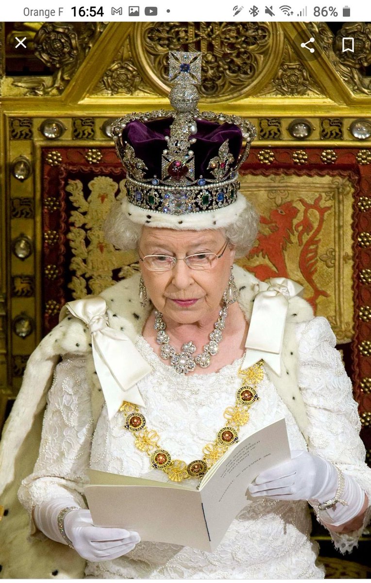 Sur la pochette Dangerous, M.J a laissé des indices intriguants ▪︎illuminati ▪︎couronne Royale ▪︎couronne Vatican œil d'Horus ( Egypte)▪︎globe = monde gouverné par l'étoile maçonnique ▪︎