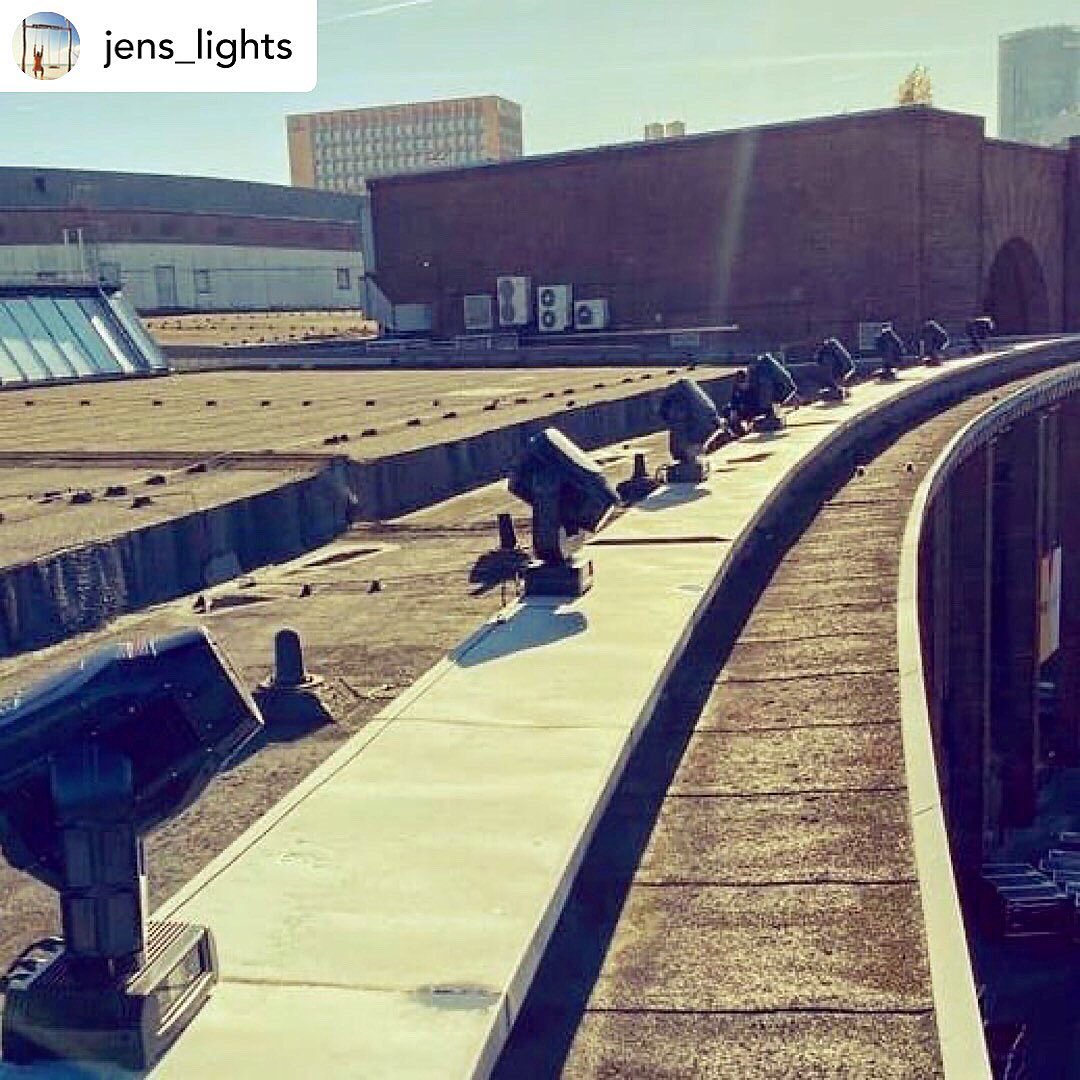 Robelighting's tweet photo. We leave you this week with that #FridayFeeling from Cologne, Germany, with #lightingdesigner Jens Hillenkotter & a rig of @Robelighting #iPointe luminaires atop the Oper Köln.
#robelighting #robeintherig #jenslights #lightingdesign #lightingtech #techlife https://t.co/YjYjeiHRbq