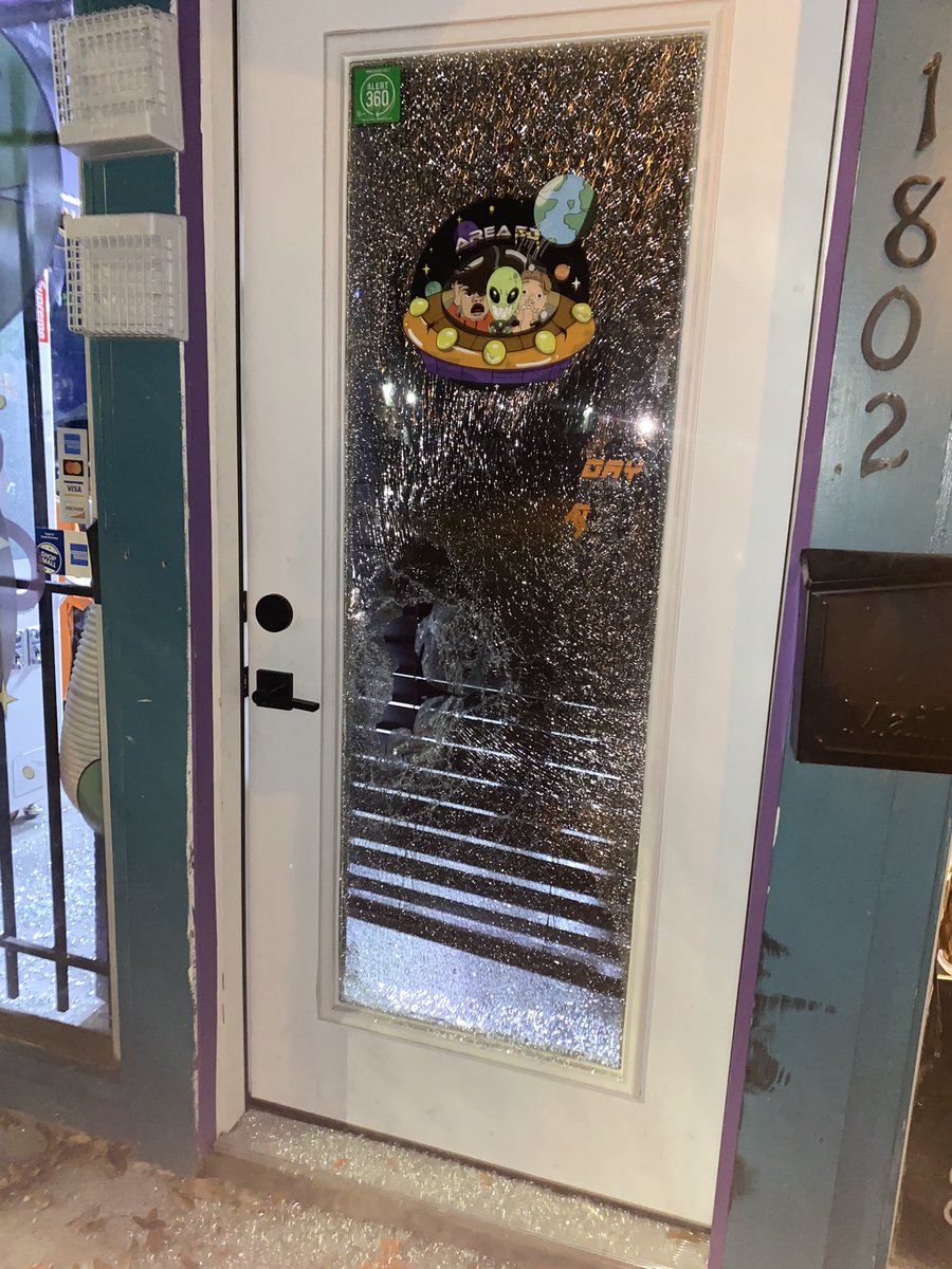 DeviantCam's tweet photo. Hey Twitter, my business @Area52htx  was broken into at 3:11. We have suffered a great monetary loss. I’m still in shock over what happened. We are running a sale today to try and recover as much as possible. If you are in Houston, please RT &amp; support. 
1802 Yale St STE F 1PM-7PM https://t.co/8gOGUHwLwD