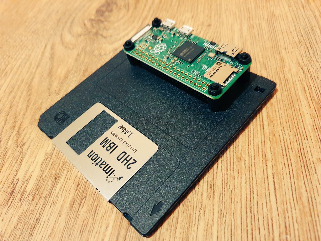The_Mikey_D's tweet photo. Custom Floppy Disk base for a @Raspberry_Pi - really simple and looks really nice. Gonna start mounting more boards like @arduino also on old floppy disks from now on. #314Reactor #RaspberryPi #oldskool https://t.co/G6DKdM0gPJ