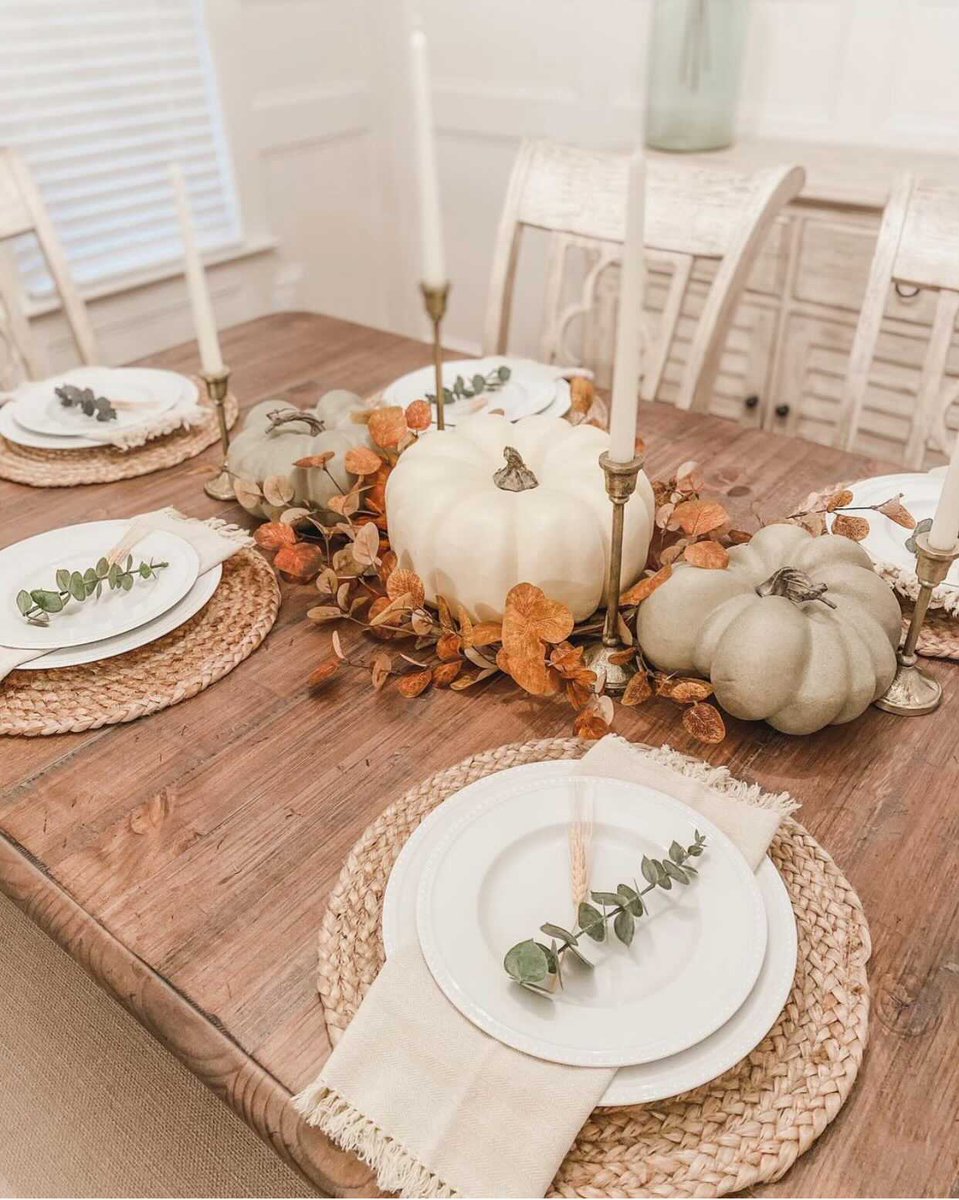 CreatedFashion's tweet photo. We love this simple and pretty table setting for Thanksgiving.

Who else is ready to decorate their tables?  🙋🏻‍♀️ (📸: @the_cedar_barracks ) #foodfriday https://t.co/rail5d2qQB
