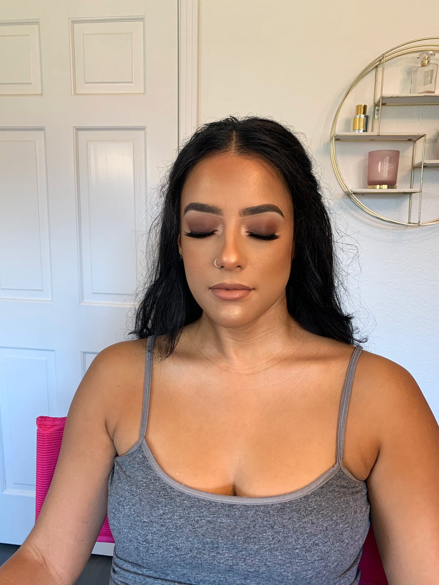 yasminiGlam's tweet photo. I really didn’t have to go this hard 🥶🥶🥶 Makeup by me! Dewy Skin for her Bridal Portraits. Book with me for your next appt, share my work 👏🏼 https://t.co/dXarfCvLER