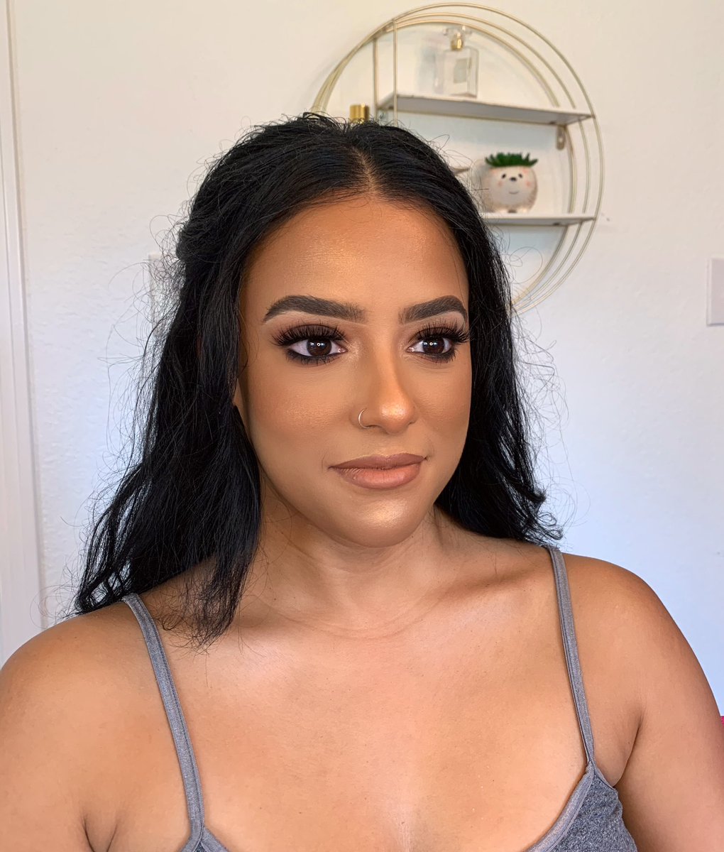 yasminiGlam's tweet photo. I really didn’t have to go this hard 🥶🥶🥶 Makeup by me! Dewy Skin for her Bridal Portraits. Book with me for your next appt, share my work 👏🏼 https://t.co/dXarfCvLER