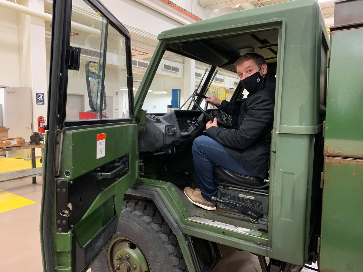 PremierofNL's tweet photo. Today I had the pleasure of meeting Maj. Tony McDonald, CO of Garrison St. John’s and MWO Cory Kavanagh, Garrison Sgt. Maj. Like through Snowmageddon, the regular forces and reserves are here for us in times of need. It was a great reminder of all the humanitarian work they do. https://t.co/mzdcCYiDW3