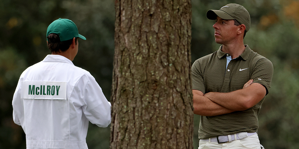 GolfDigest's tweet photo. Rory McIlroy had a rough Friday morning at Augusta 😳: https://t.co/eUgCleaizf https://t.co/rKE6Ktrpmh