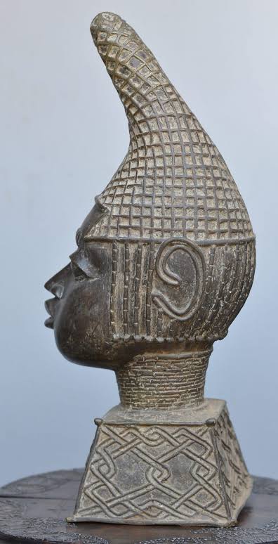 Queen Idia, The First Queen Mother Of The Benin Kingdom.__Ending 15th Cent, the kingdom of Benin was plunged into a state of unrest when Oba Ozolua died. He left two powerful sons who were said to have been born on the same day which bring a dispute on who to succeed him.