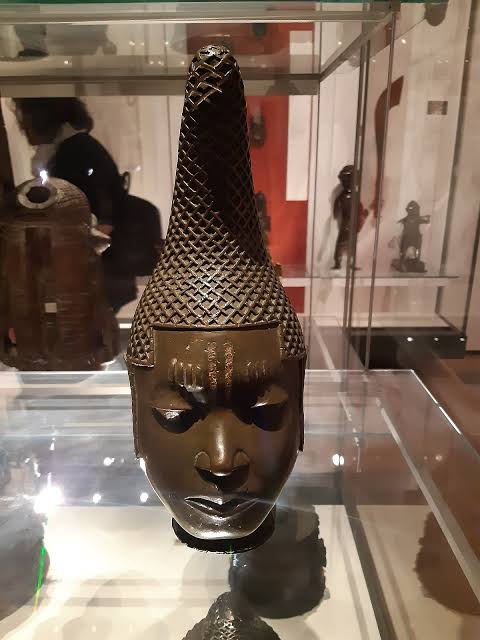 Queen Idia, The First Queen Mother Of The Benin Kingdom.__Ending 15th Cent, the kingdom of Benin was plunged into a state of unrest when Oba Ozolua died. He left two powerful sons who were said to have been born on the same day which bring a dispute on who to succeed him.