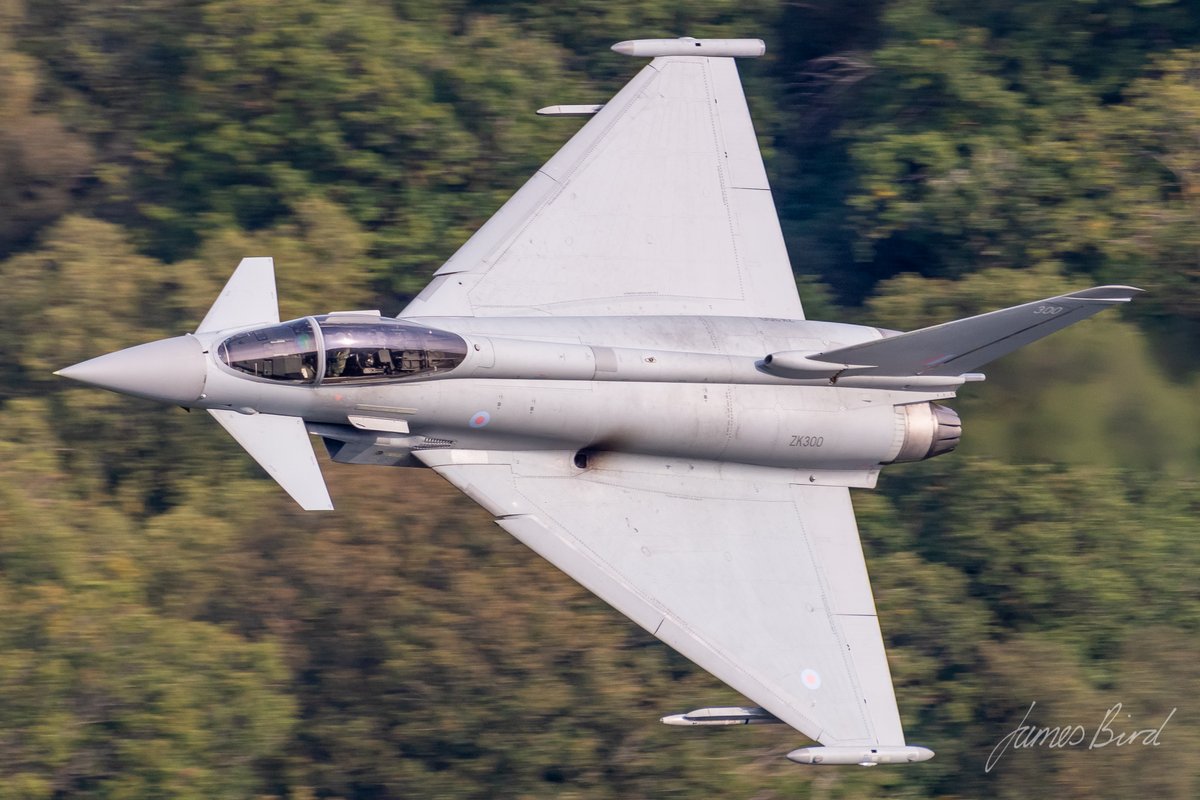 jamesbird's tweet image. GUNFIGHTER 41, 29 Sqn, in the Lake District back in September on a training mission for deploying to the Falkland Islands 

@eurofighter @bethdysonPR 

#lakedistrict #fastjets #typhoon #PhoonFriday
