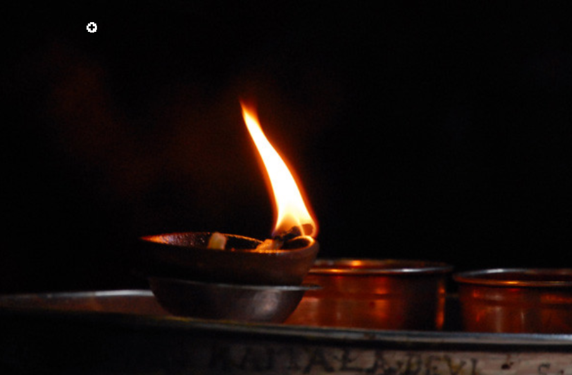SmithaChowdava's tweet photo. Saal Mubarak and Happy Diwali to my Indian brothers and sisters. I remember growing up and being excited to decorating our home with Diya's :) https://t.co/SgiflO0PvT