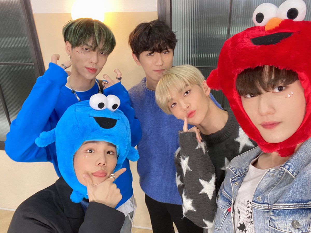 CIX_Official's tweet photo. 울아엑과 함께한 알찬 하루🌱
오늘도 좋은 꿈 꾸고 내일 음악중심에서 만나요😘

#CIX #씨아이엑스 #BX #승훈 #배진영 #용희 #현석 #안녕낯선시간 #HelloStrangeTime #정글 #Jungle https://t.co/JJuXTEVEkz