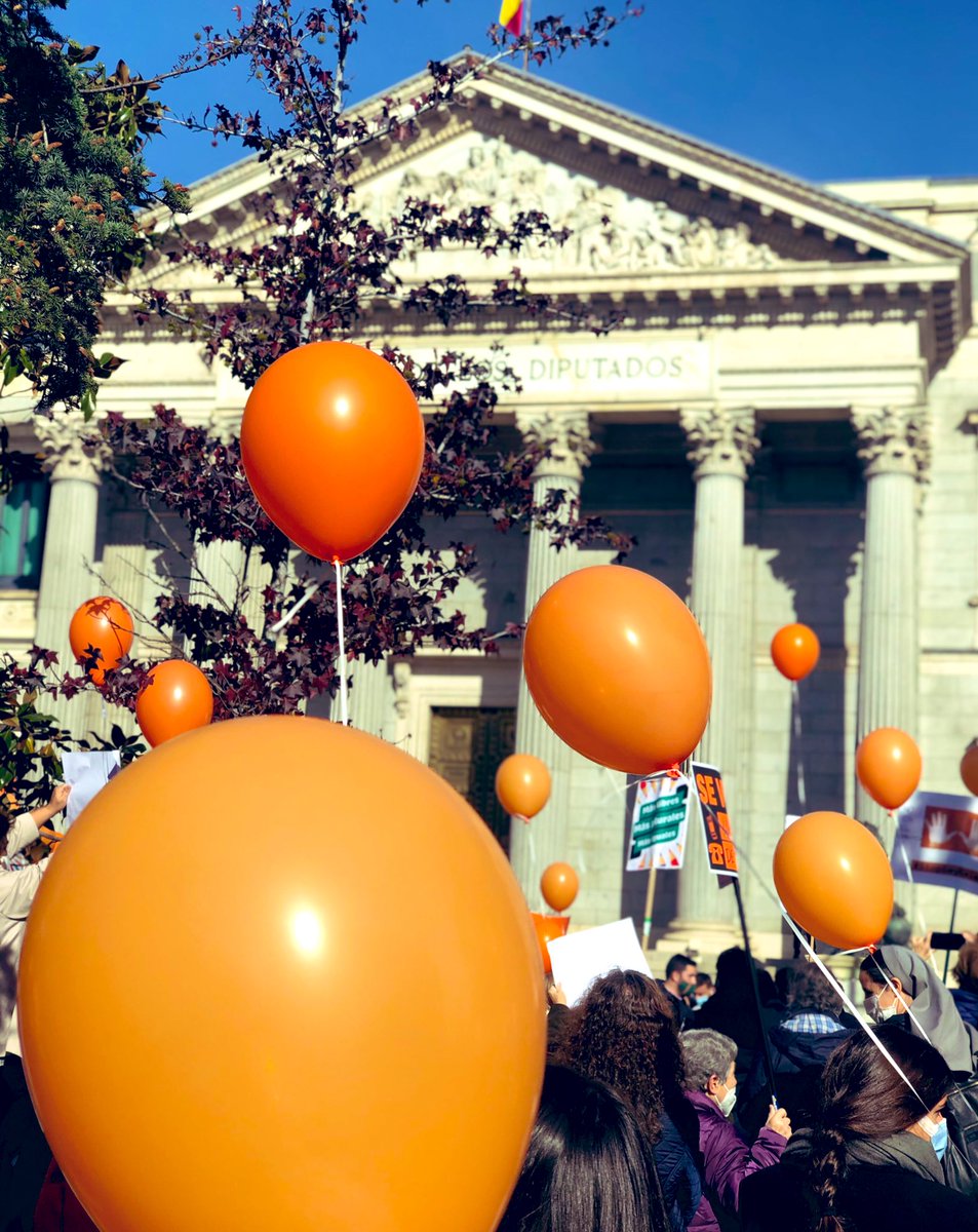 minmaculadahhc's tweet photo. Todos juntos alzando nuestra voz con un objetivo común👉 Por una educación más libre, #MasPlurales🧡 #LibertadDeEnseñanza https://t.co/gptx7fly3l