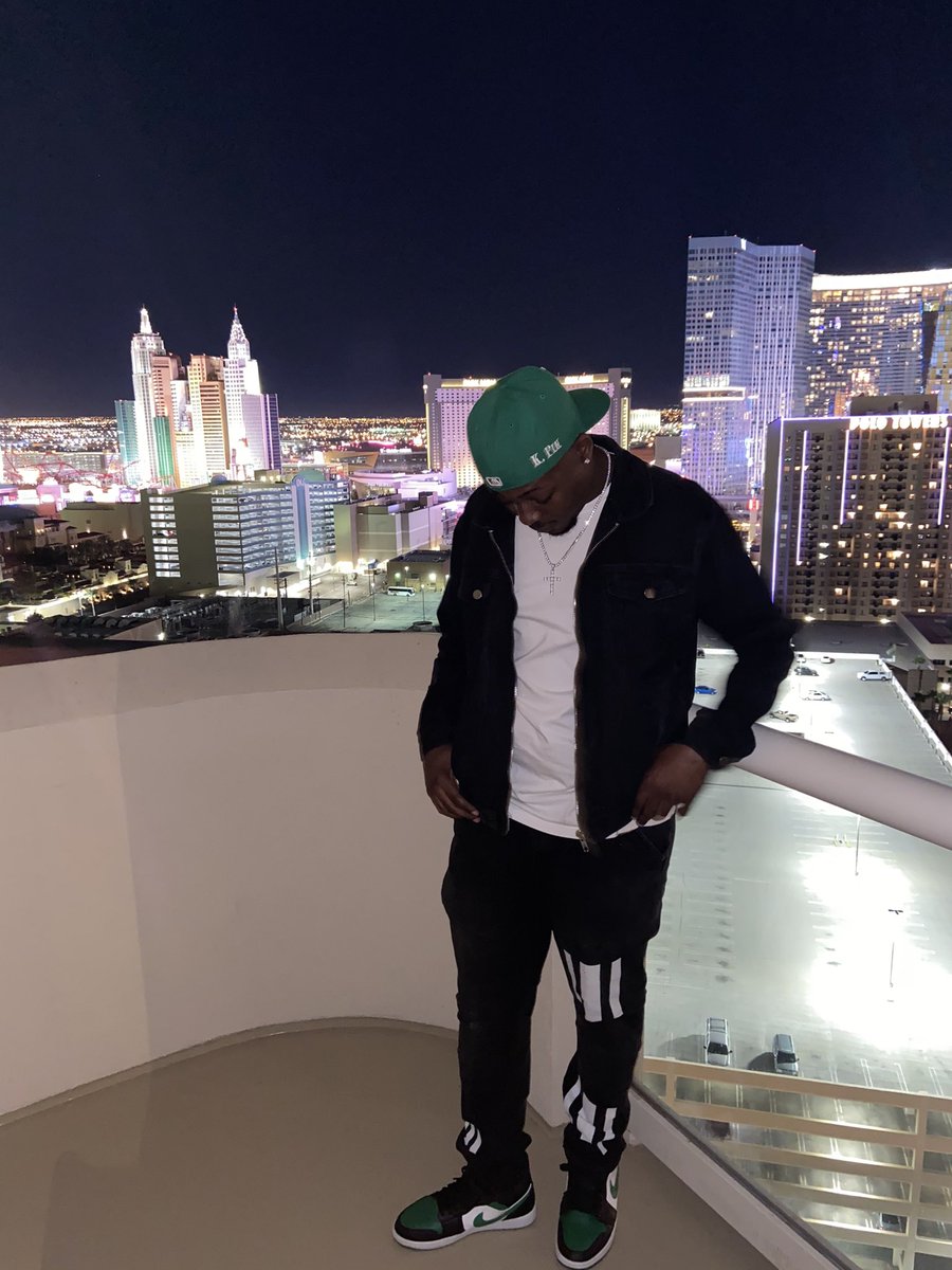 KFinley__'s tweet photo. You can’t get no money watching somebody else nigga, worry about yourself #Preach #LLWhip https://t.co/KojklUODo6