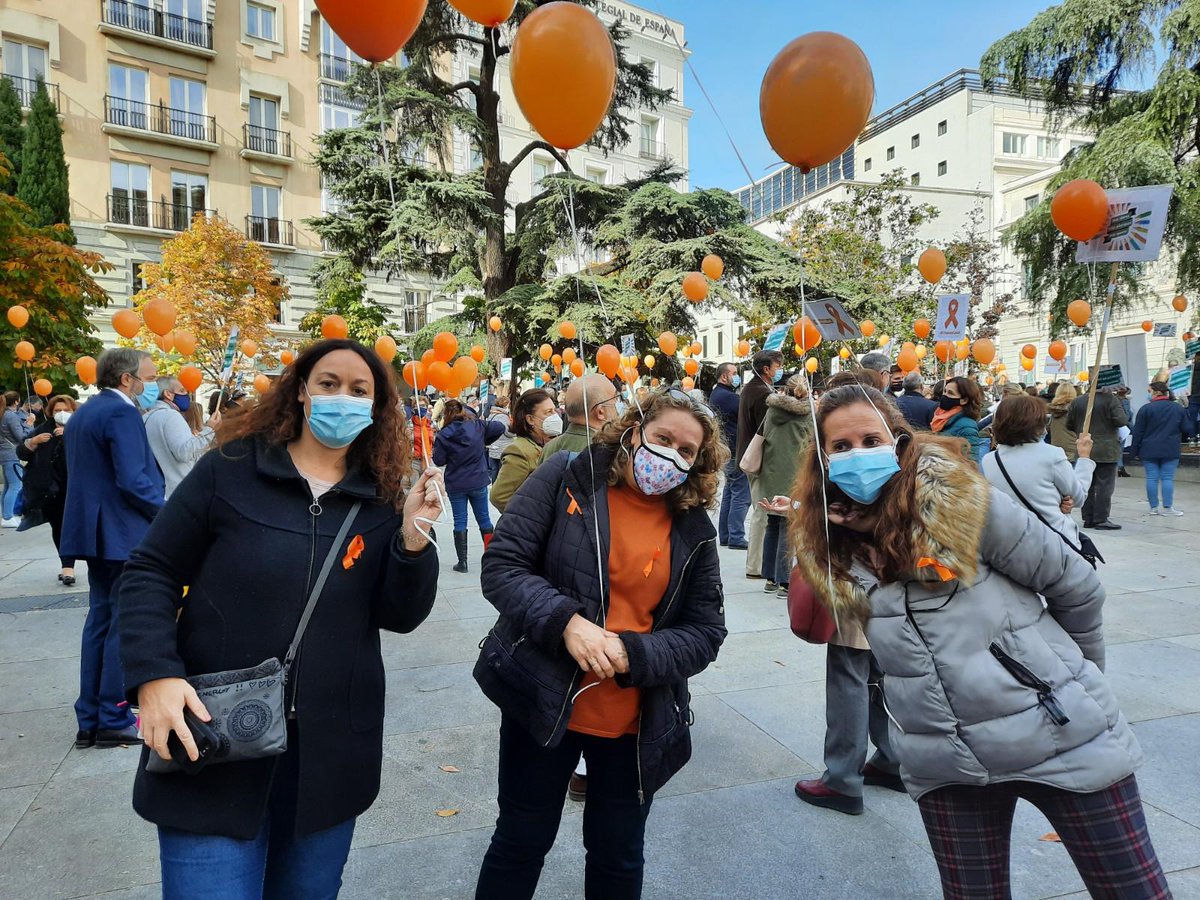 minmaculadahhc's tweet photo. Todos juntos alzando nuestra voz con un objetivo común👉 Por una educación más libre, #MasPlurales🧡 #LibertadDeEnseñanza https://t.co/gptx7fly3l