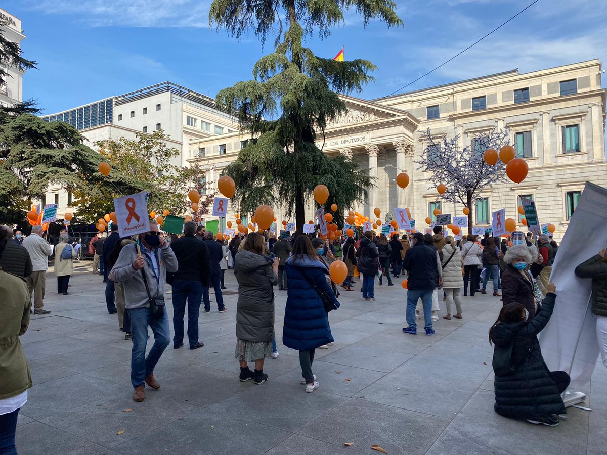 minmaculadahhc's tweet photo. Todos juntos alzando nuestra voz con un objetivo común👉 Por una educación más libre, #MasPlurales🧡 #LibertadDeEnseñanza https://t.co/gptx7fly3l