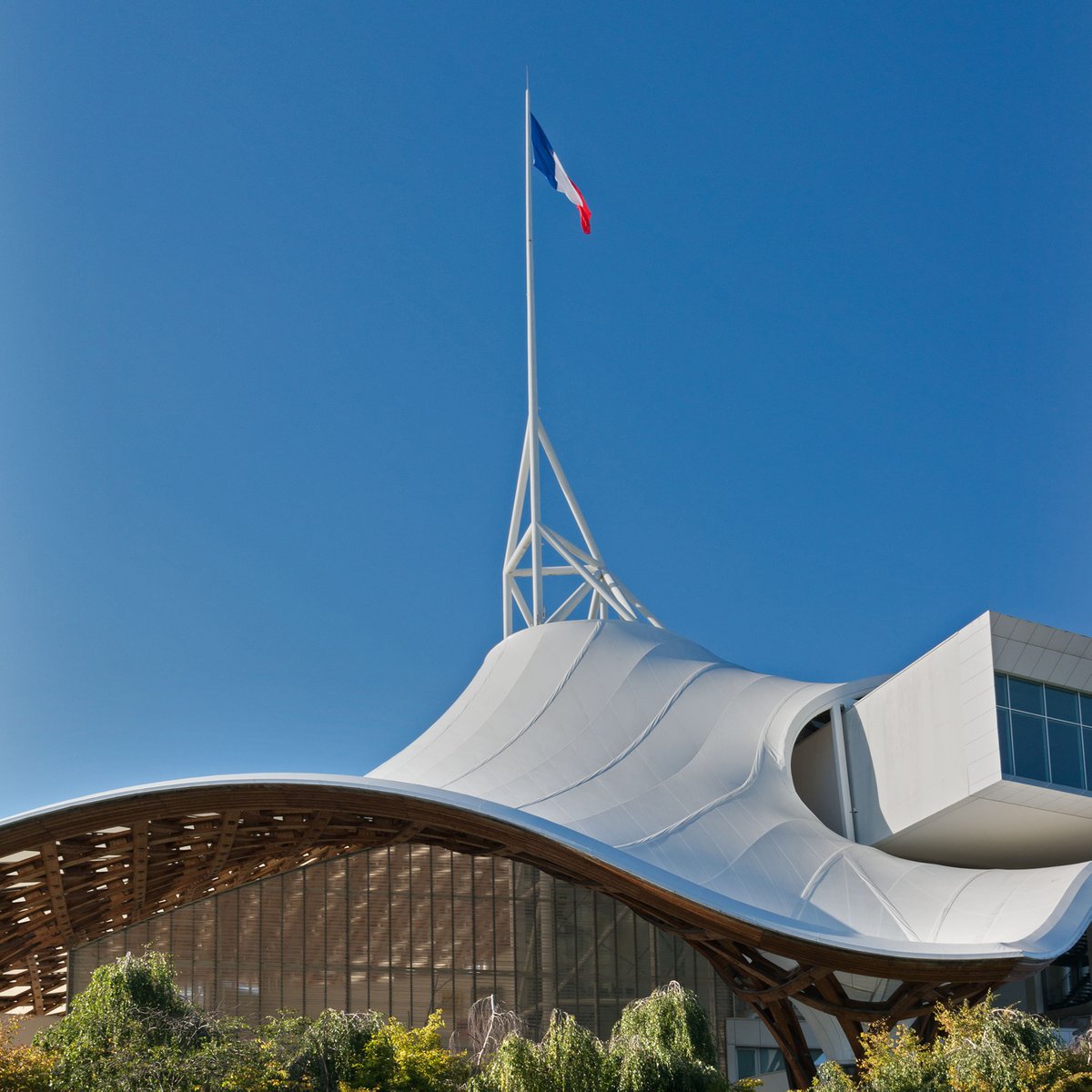 👉Le saviez-vous ? 

La flèche du Centre Pompidou-Metz mesure à son sommet 77 mètres. 👀

Cette hauteur a été choisie en écho à la date d'inauguration du Centre Pompidou Paris par le président Valéry Giscard d'Estaing le 31 janvier 1977. 

#centrempopidoumetz #LeSaviezVous