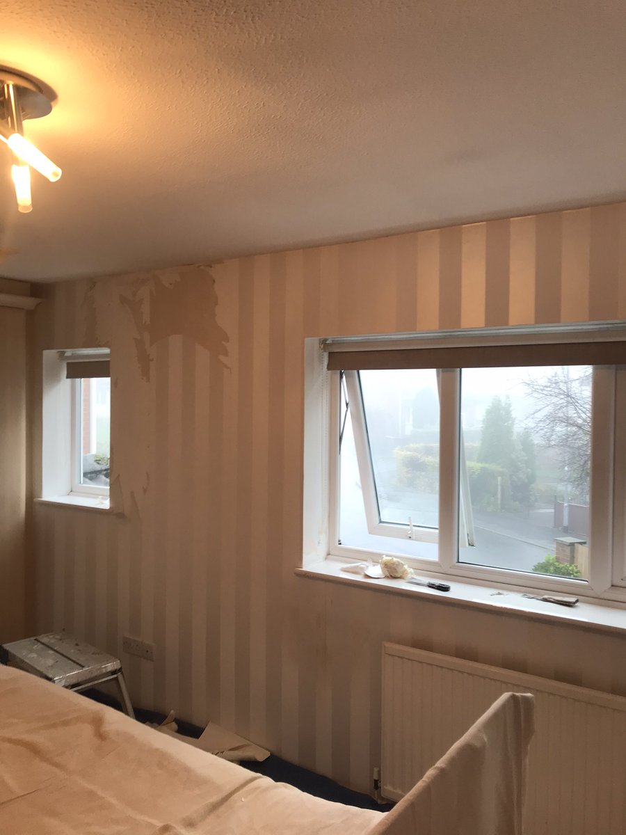 graysdecorators's tweet photo. Another job complete by @graysdecorators customer supplied paper @BandQ all undercoat, gloss, emulsion @DuluxDecCentre https://t.co/ewoV4fwRkf