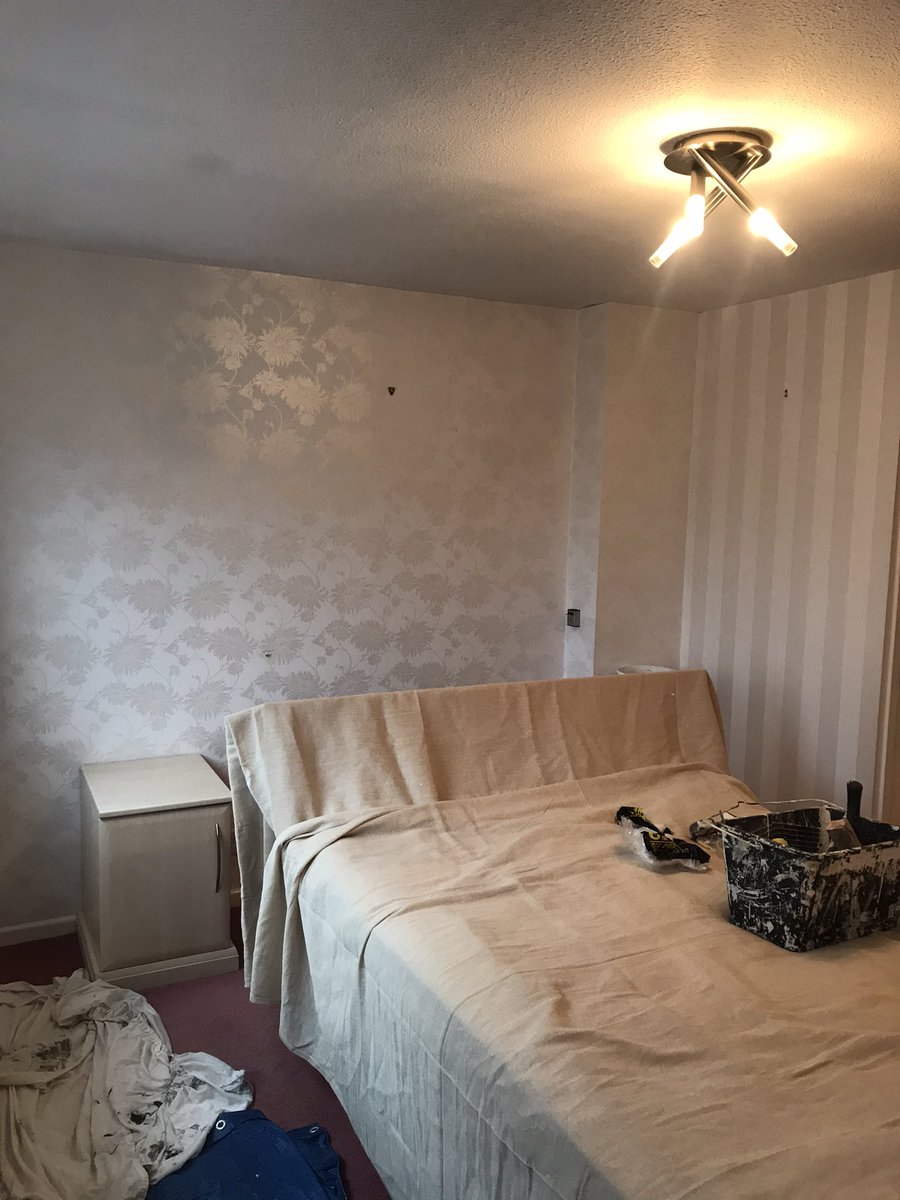 graysdecorators's tweet photo. Another job complete by @graysdecorators customer supplied paper @BandQ all undercoat, gloss, emulsion @DuluxDecCentre https://t.co/ewoV4fwRkf