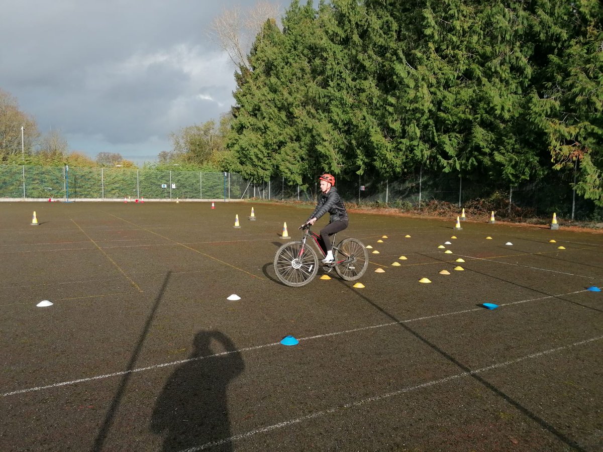 betts_78's tweet photo. One of our Year 2 Sports students didn't let Covid ruin their assessment! We couldn't get out to lead his mountain biking session, so he brought the session to his peers at #UskCampus Great improvisation and lots of fun. Welldone! 🙌🚲  #adapting #sport #btec #PracticalLearning # https://t.co/deXsjVEKcM