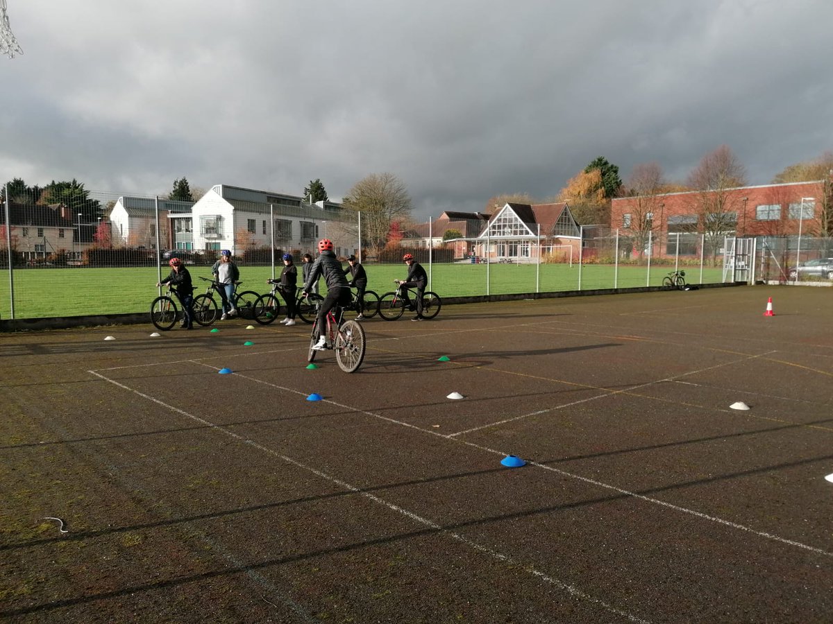 betts_78's tweet photo. One of our Year 2 Sports students didn't let Covid ruin their assessment! We couldn't get out to lead his mountain biking session, so he brought the session to his peers at #UskCampus Great improvisation and lots of fun. Welldone! 🙌🚲  #adapting #sport #btec #PracticalLearning # https://t.co/deXsjVEKcM