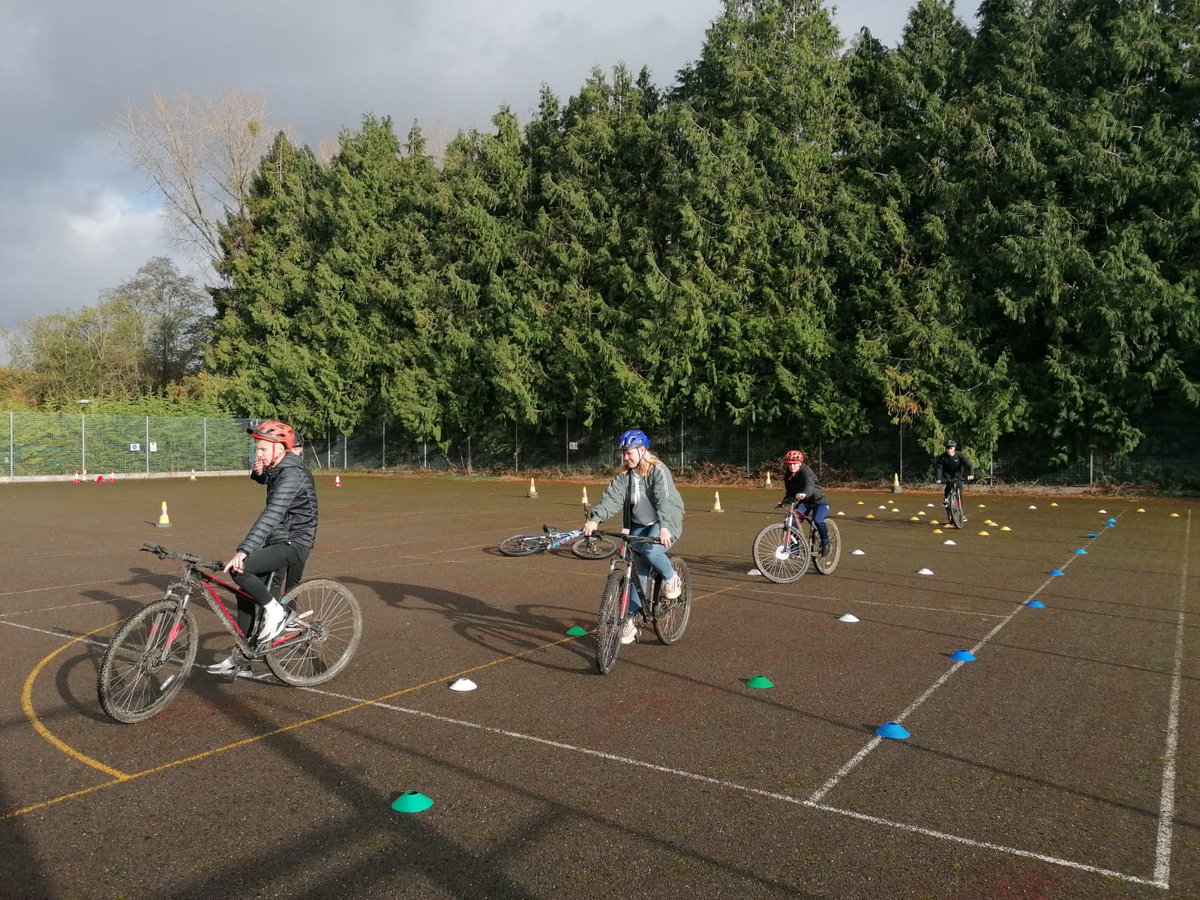 betts_78's tweet photo. One of our Year 2 Sports students didn't let Covid ruin their assessment! We couldn't get out to lead his mountain biking session, so he brought the session to his peers at #UskCampus Great improvisation and lots of fun. Welldone! 🙌🚲  #adapting #sport #btec #PracticalLearning # https://t.co/deXsjVEKcM