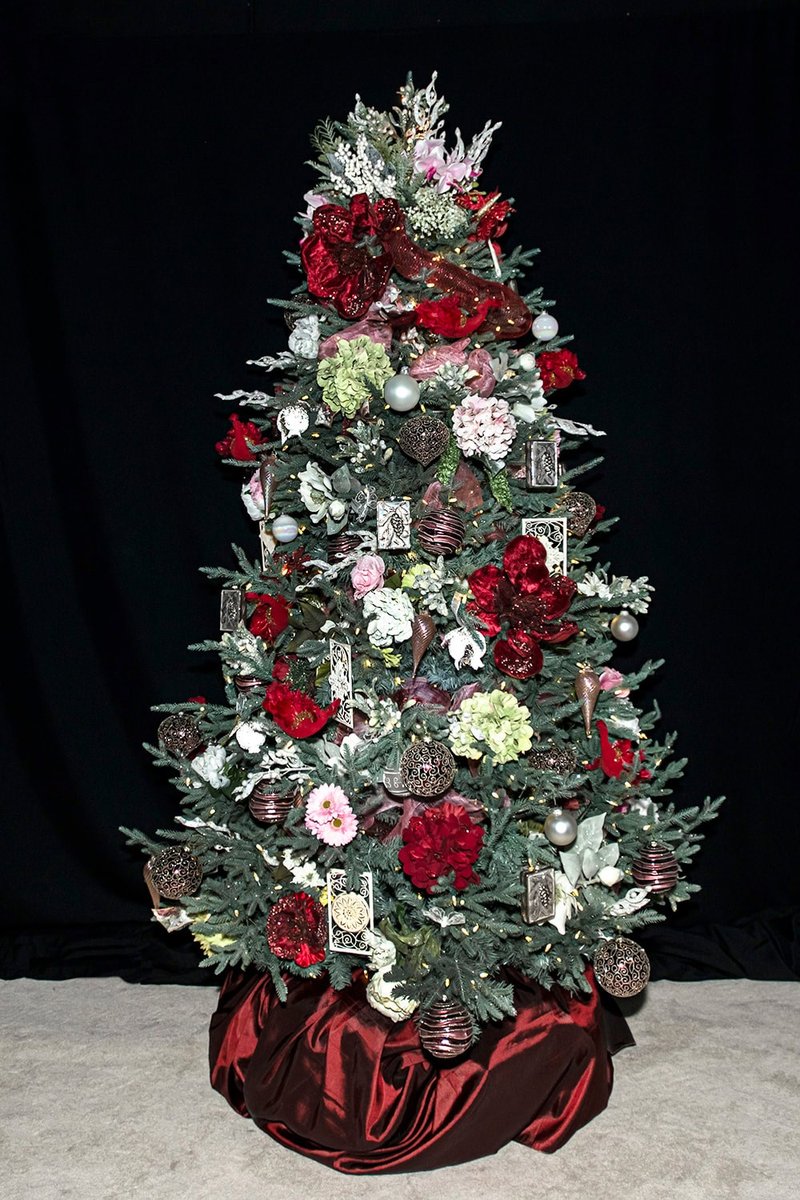 SeattleFOT's tweet image. "A Christmas Garden" is one of several trees still available! Trees will also be available for sale at the virtual gala on November 21 so register now for free! seattlefestivaloftrees.ejoinme.org/mainpage