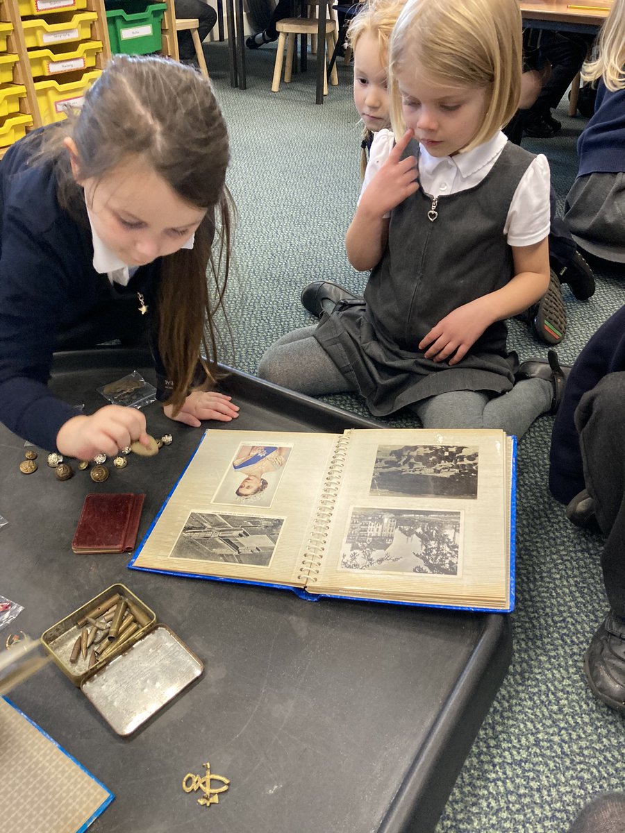 MatisseEllis's tweet photo. Miss Thompson shared her Great Grandfather’s war memorabilia with us. We enjoyed learning about life in WWII. https://t.co/fx47F0T7vI